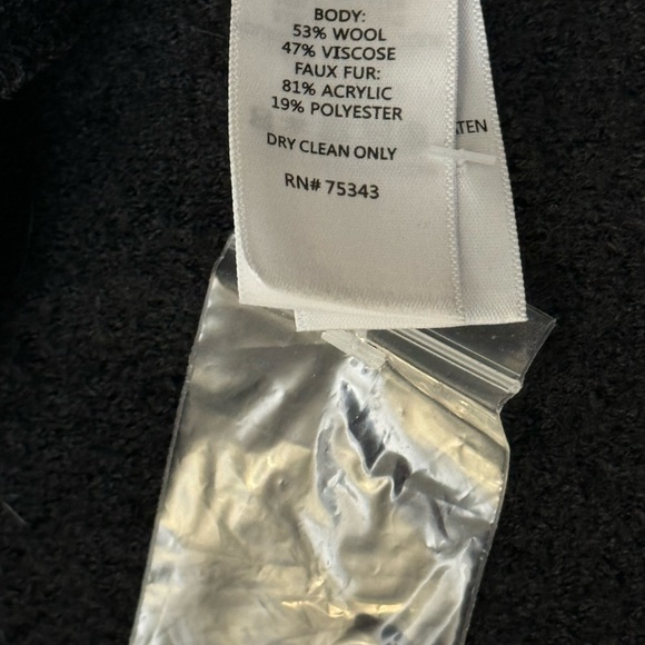 Re-poshing Christian Siriano Wool Coat (NWOT) - Picture 4 of 5